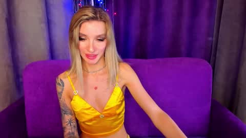 Snapshot of alina_lovelyx chatting on 01-16-25, 04:38 Alina online show from 01-16-25, 04:38