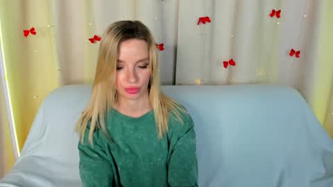 Snapshot of alina_lovelyx chatting on 06-14-26, 02:24 Alina online show from 06-14-26, 02:24