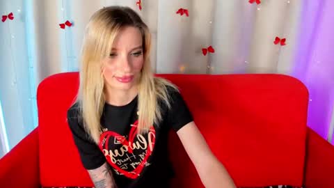 Snapshot of alina_lovelyx chatting on 06-22-26, 01:07 Alina online show from 06-22-26, 01:07