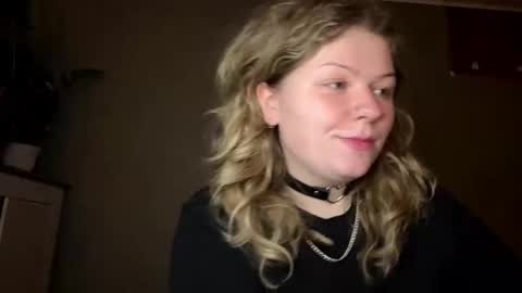 Snapshot of alinahotgirl chatting on 04-07-26, 08:20 Alina online show from 04-07-26, 08:20