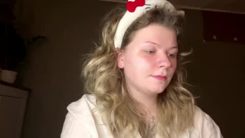 Snapshot of alinahotgirl chatting on 04-21-26, 08:44 Alina online show from 04-21-26, 08:44