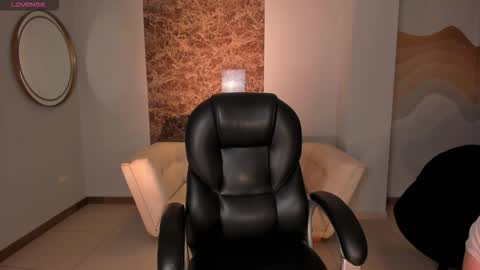 alinakravitz_ online show from 11-26-25, 11:22