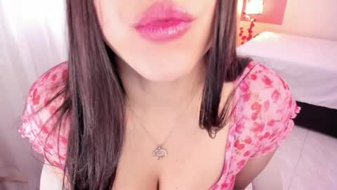 Snapshot of alinaowens chatting on 06-18-26, 02:32 alinaowens online show from 06-18-26, 02:32