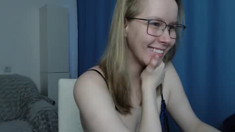 Snapshot of alinasei chatting on 11-13-25, 07:51 alinasei online show from 11-13-25, 07:51