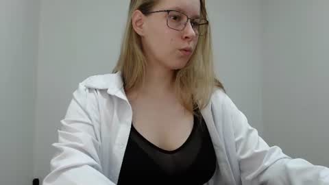 Snapshot of alinasei chatting on 07-12-26, 02:41 alinasei online show from 07-12-26, 02:41