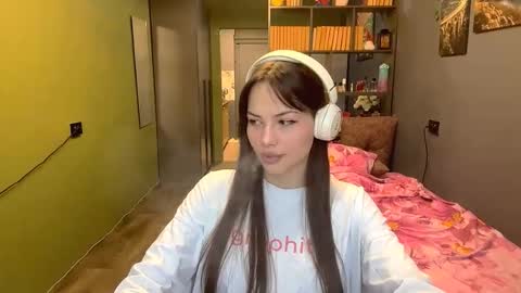 Snapshot of alinedifede chatting on 10-08-25, 10:13 Alice online show from 10-08-25, 10:13