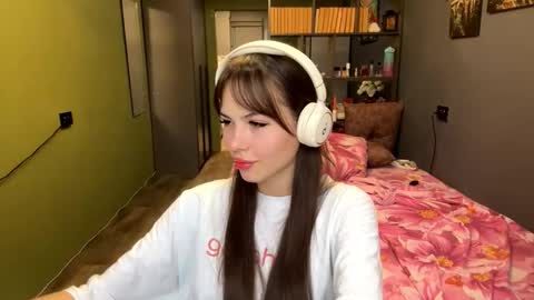 Snapshot of alinedifede chatting on 10-10-25, 09:30 Alice online show from 10-10-25, 09:30