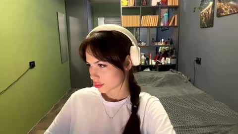 Snapshot of alinedifede chatting on 10-17-25, 10:07 Alice online show from 10-17-25, 10:07