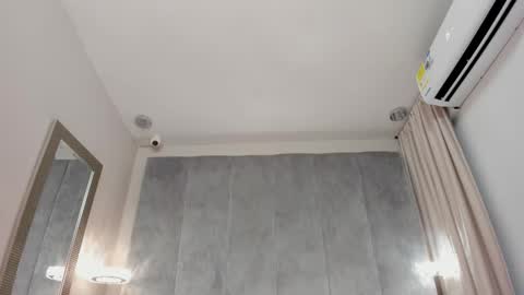 Snapshot of alinnasmith chatting on 01-17-25, 10:23 Alinna online show from 01-17-25, 10:23