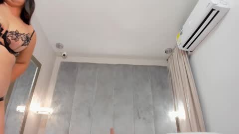 Snapshot of alinnasmith chatting on 02-01-25, 10:44 Alinna online show from 02-01-25, 10:44