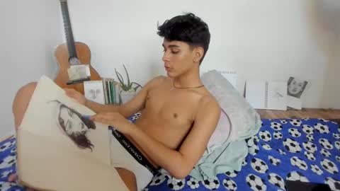 Snapshot of aliotttwink chatting on 09-26-25, 08:35 AliotTwink online show from 09-26-25, 08:35