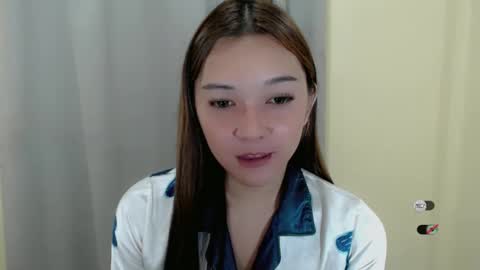 Snapshot of alisa_kiss_ chatting on 02-19-25, 01:17 Shanti xhey online show from 02-19-25, 01:17