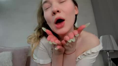 Snapshot of alisa_lesly chatting on 02-07-25, 07:40 Alisa GMT2 Wen - Sun 10 AM - 4 PM except Monday and Tuesday online show from 02-07-25, 07:40