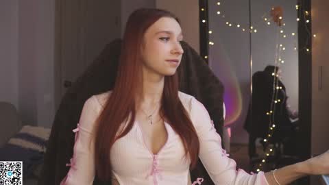 Snapshot of alisaa_01 chatting on 01-05-25, 03:22 Alice Fansly Alisa01 online show from 01-05-25, 03:22