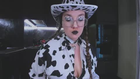 Snapshot of alisaxfox chatting on 04-22-26, 08:06 Alisa online show from 04-22-26, 08:06