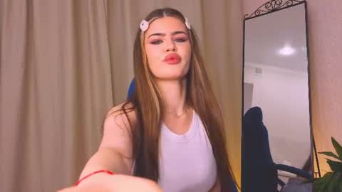 Snapshot of alisevine chatting on 06-20-26, 06:38 Alisa online show from 06-20-26, 06:38