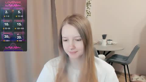 Snapshot of alisha_ley chatting on 10-14-25, 11:44 Alya online show from 10-14-25, 11:44