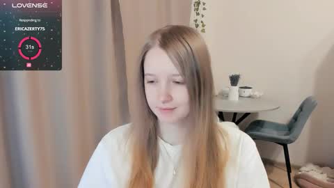 Snapshot of alisha_ley chatting on 10-22-25, 01:33 Alya online show from 10-22-25, 01:33