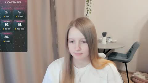 Snapshot of alisha_ley chatting on 10-23-25, 01:38 Alya online show from 10-23-25, 01:38