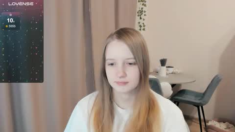 Snapshot of alisha_ley chatting on 11-11-25, 02:06 Alya online show from 11-11-25, 02:06