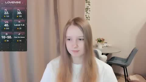 Snapshot of alisha_ley chatting on 12-05-25, 10:35 Alya online show from 12-05-25, 10:35