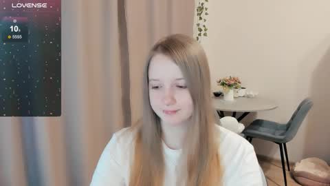 Snapshot of alisha_ley chatting on 12-21-25, 11:17 Alya online show from 12-21-25, 11:17