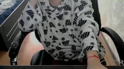 Snapshot of alisia18 chatting on 01-12-26, 11:37 Alisa online show from 01-12-26, 11:37