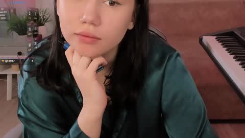 Snapshot of alisia_mars chatting on 01-27-25, 08:51 Alisia online show from 01-27-25, 08:51