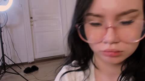 Snapshot of alisia_mars chatting on 02-04-25, 09:17 Alisia online show from 02-04-25, 09:17