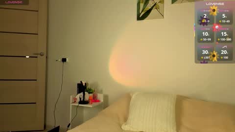 Snapshot of alisia_mars chatting on 11-06-25, 08:15 Alisia online show from 11-06-25, 08:15