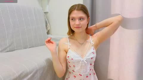Snapshot of alisia_spinnet chatting on 05-13-26, 02:03 Alisia online show from 05-13-26, 02:03