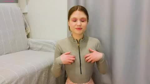 Snapshot of alisia_spinnet chatting on 05-14-26, 03:19 Alisia online show from 05-14-26, 03:19