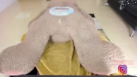 Snapshot of alison_ker chatting on 12-19-24, 07:18 Sofias house online show from 12-19-24, 07:18