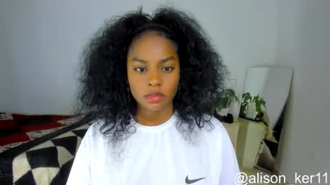 Snapshot of alison_ker chatting on 10-25-25, 08:11 Sofias house online show from 10-25-25, 08:11