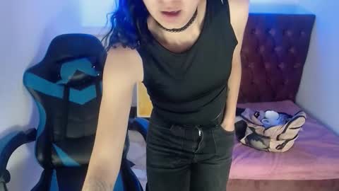 Snapshot of alison_moon7 chatting on 10-15-25, 11:32 ALISON MOON online show from 10-15-25, 11:32