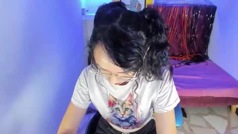 Snapshot of alison_moon7 chatting on 10-27-25, 01:48 ALISON MOON online show from 10-27-25, 01:48