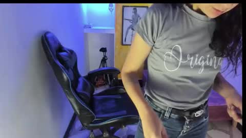 Snapshot of alison_moon7 chatting on 10-29-25, 12:07 ALISON MOON online show from 10-29-25, 12:07