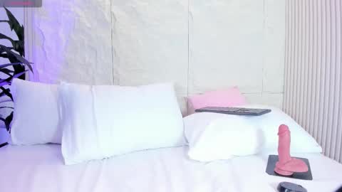 Snapshot of alisonbeckerr_ chatting on 10-03-25, 05:32 Alison online show from 10-03-25, 05:32