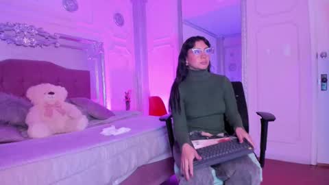 Alison Fishert online show from 03-11-25, 12:28