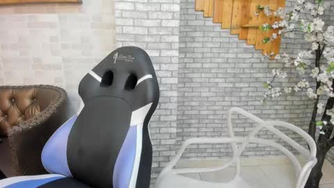 Snapshot of alisonn_doll chatting on 12-19-25, 12:12 alisonn_doll online show from 12-19-25, 12:12