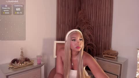 Snapshot of alisoon_moon chatting on 12-08-24, 11:19 Alison Moon online show from 12-08-24, 11:19