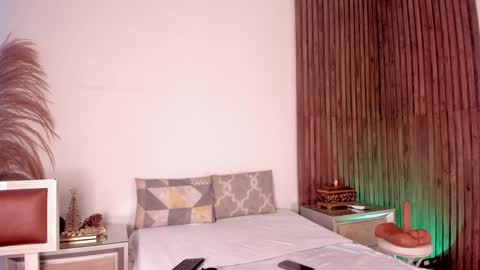 Snapshot of alisoon_moon chatting on 12-30-24, 10:43 Alison Moon online show from 12-30-24, 10:43