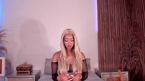 Snapshot of alisoon_moon chatting on 02-04-25, 10:32 Alison Moon online show from 02-04-25, 10:32