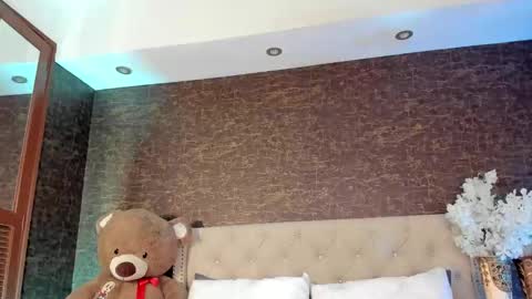 Snapshot of alisoon_moon chatting on 10-21-25, 11:16 Alison Moon online show from 10-21-25, 11:16