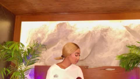 Alison Moon  online show from 03-10-26, 10:04