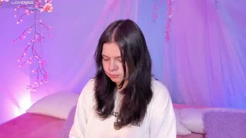 Mia online show from 07-07-26, 03:42