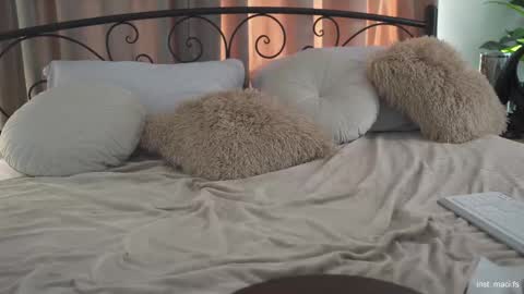 Snapshot of alissa_wxw chatting on 02-09-25, 01:14 Alissa online show from 02-09-25, 01:14