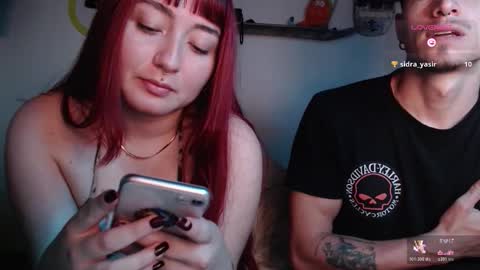 Snapshot of alisseandjamess chatting on 10-28-25, 08:00 Jamesss online show from 10-28-25, 08:00