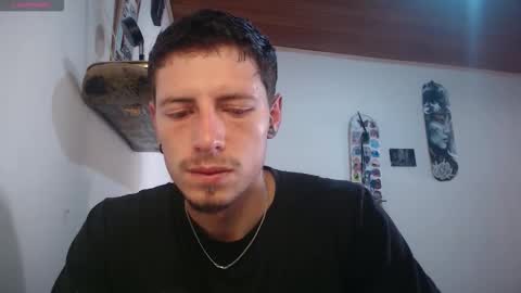 Snapshot of alisseandjamess chatting on 12-17-25, 05:30 Jamesss online show from 12-17-25, 05:30