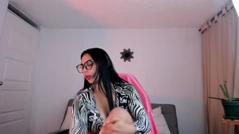 Snapshot of alissia_viera chatting on 12-19-24, 03:07 iraide online show from 12-19-24, 03:07